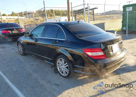 2008 Mercedes-Benz C 300 Luxury/Sport z USA, uszkodzony, nr VIN WDDGF54X68F091145